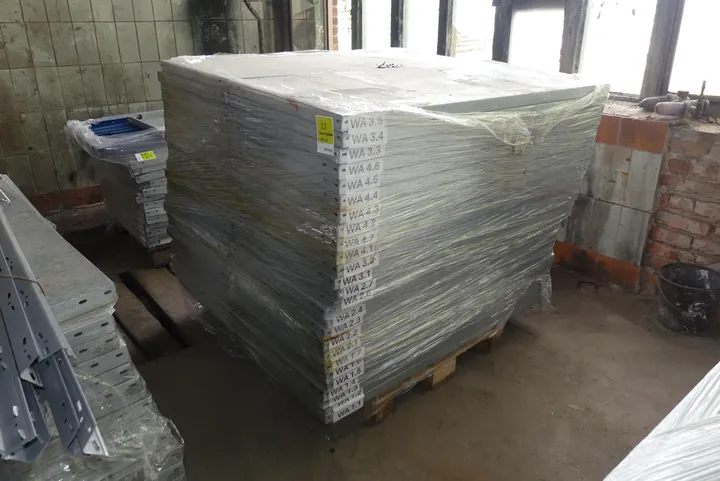 Posten Regalböden Maße in cm ca. 130 x 60